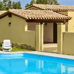 Apartahotel Isa-villas With Shared Pool In Just 500 Meters From The Sea