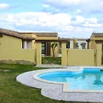 Isa-villas With Shared Pool In Just 500 Meters From The Sea Apartahotel 4*