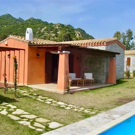 Isa-villas With Shared Pool In Just 500 Meters From The Sea 4* Costa Rei