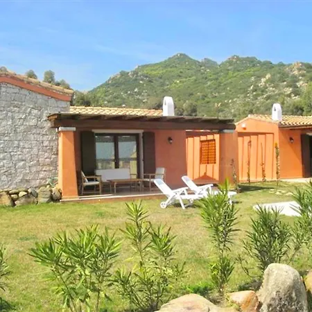 Apartahotel Isa-villas With Shared Pool In Just 500 Meters From The Sea Costa Rei