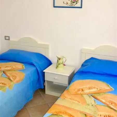 Isa-villas With Shared Pool In Just 500 Meters From The Sea Aparthotel