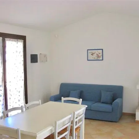 Aparthotel Isa-villas With Shared Pool In Just 500 Meters From The Sea *