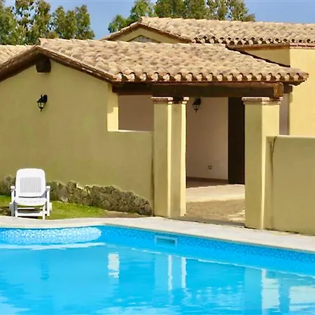 Aparthotel Isa-villas With Shared Pool In Just 500 Meters From The Sea