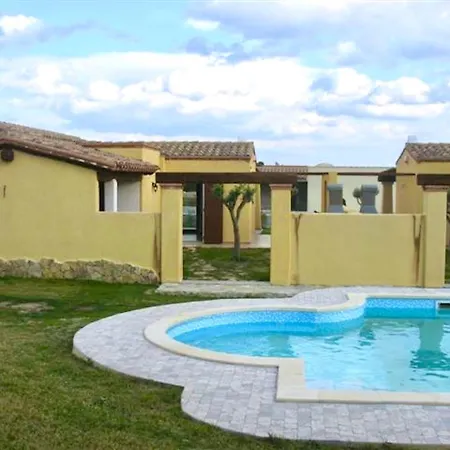 Isa-villas With Shared Pool In Just 500 Meters From The Sea Апарт-отель 4*
