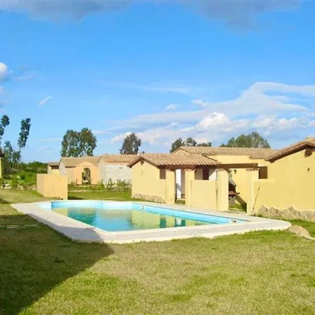 Isa-villas With Shared Pool In Just 500 Meters From The Sea