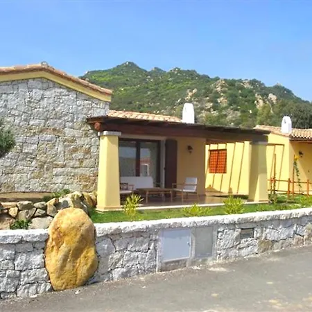 Aparthotel Isa-villas With Shared Pool In Just 500 Meters From The Sea