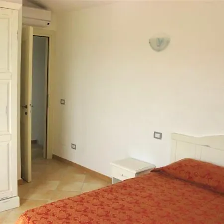 Aparthotel Isa-villas With Shared Pool In Just 500 Meters From The Sea *