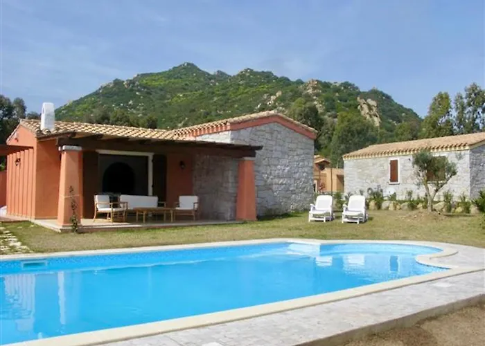 Isa-villas With Shared Pool In Just 500 Meters From The Sea Apartmanhotel Costa Rei