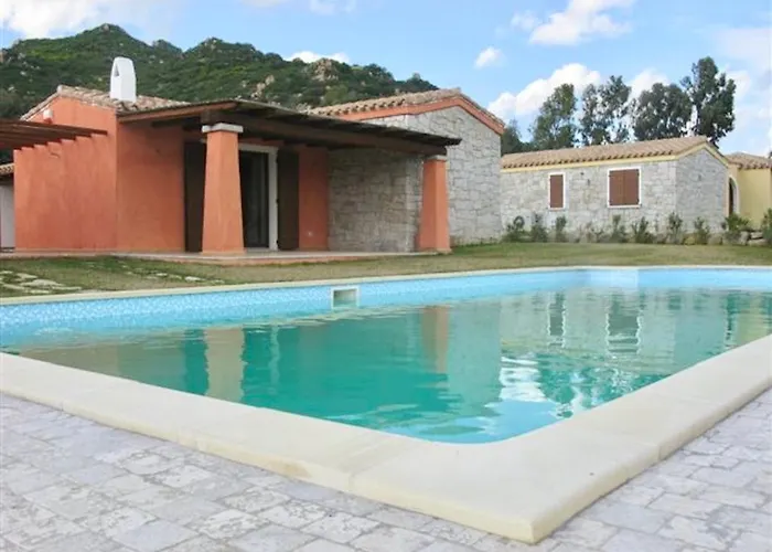 Isa-villas With Shared Pool In Just 500 Meters From The Sea Apartmanhotel